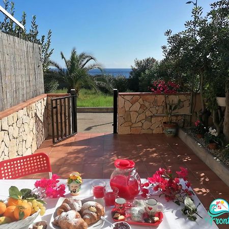 Casa Fronte Mare Villa Santa Teresa Di Riva Exterior foto
