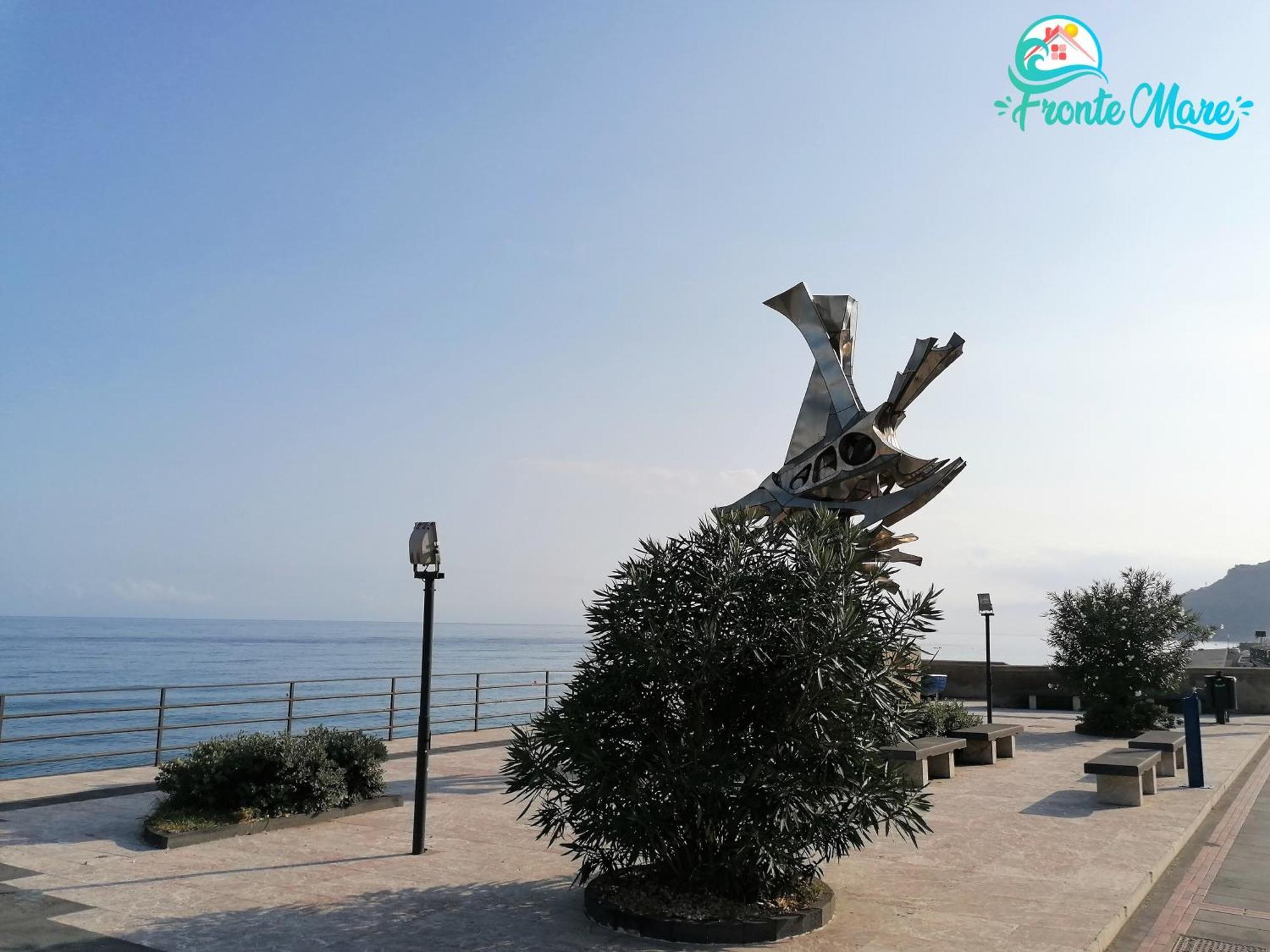 Casa Fronte Mare Villa Santa Teresa Di Riva Exterior foto